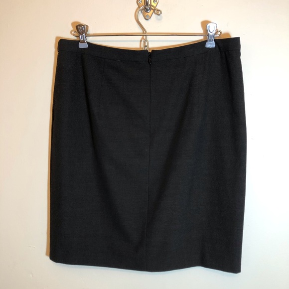 Gray Michael Kors Skirt with Side Slit Size 10 - Picture 3 of 5